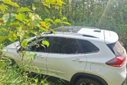 Carro furtado em assalto no Gaspar Grande é encontrado abandonado em trilha