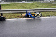 Motociclista fica ferido em acidente no acesso a Ilhota