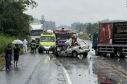 Colisão frontal deixa dois mortos na BR-470, em Indaial