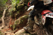 Bombeiros são chamados para resgatar motociclista perdido em trilha entre Gaspar e Blumenau