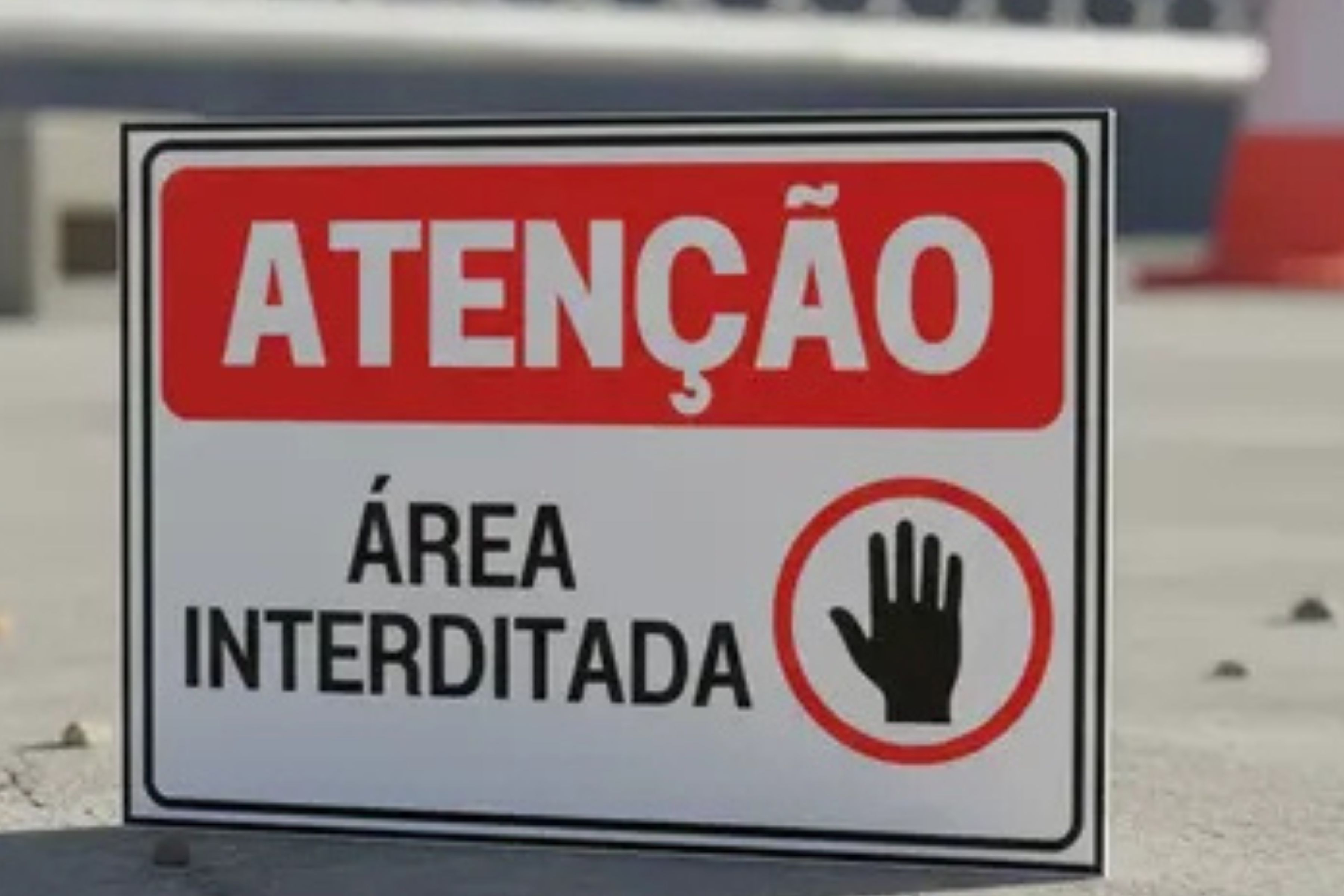 Rua do Gaspar Mirim � interditada para substitui��o da rede de �gua