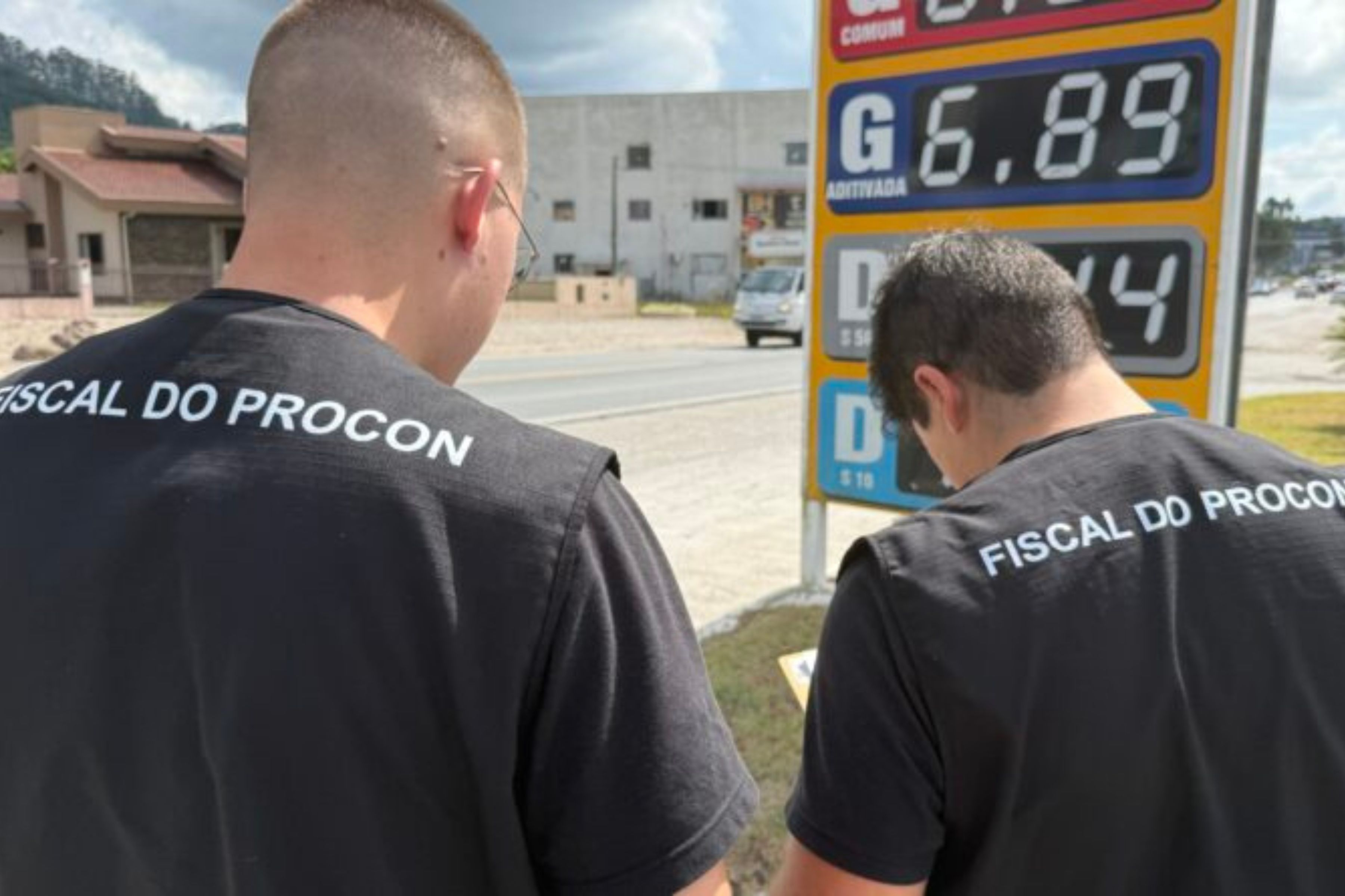 Gasolina comum em Gaspar tem pre�o m�dio de R$6,56 o litro, aponta Procon