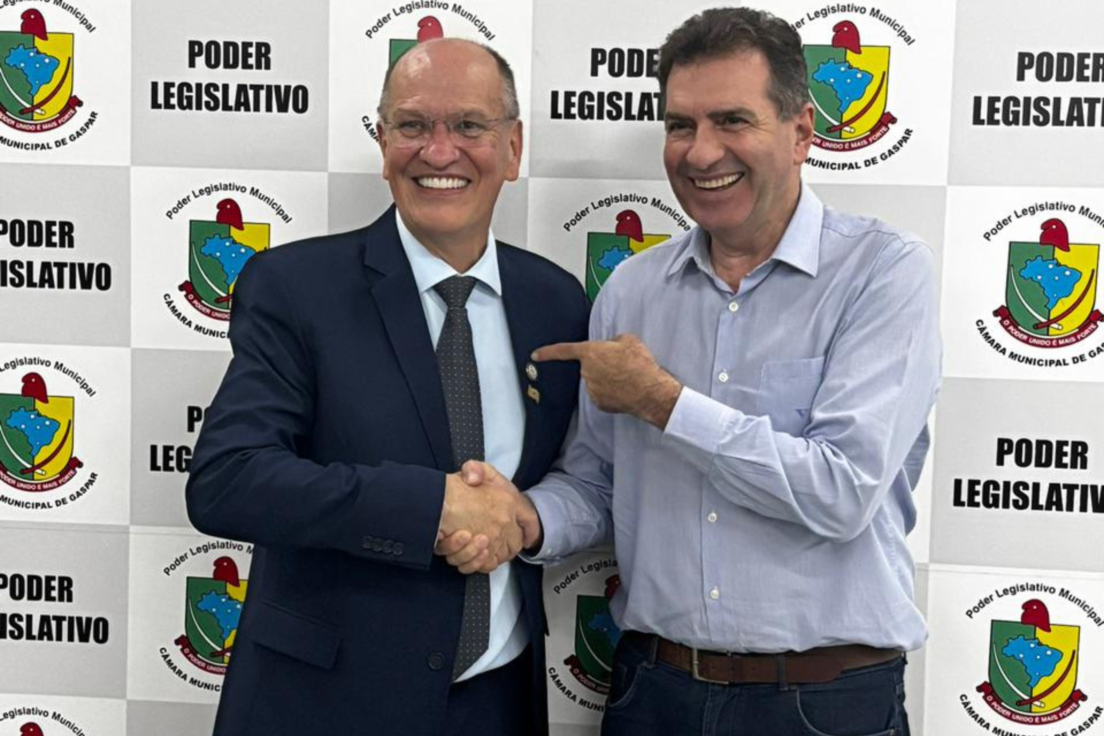Vereador Bornhausen garante apoio de deputado federal para viabilizar pra�a na Margem Esquerda