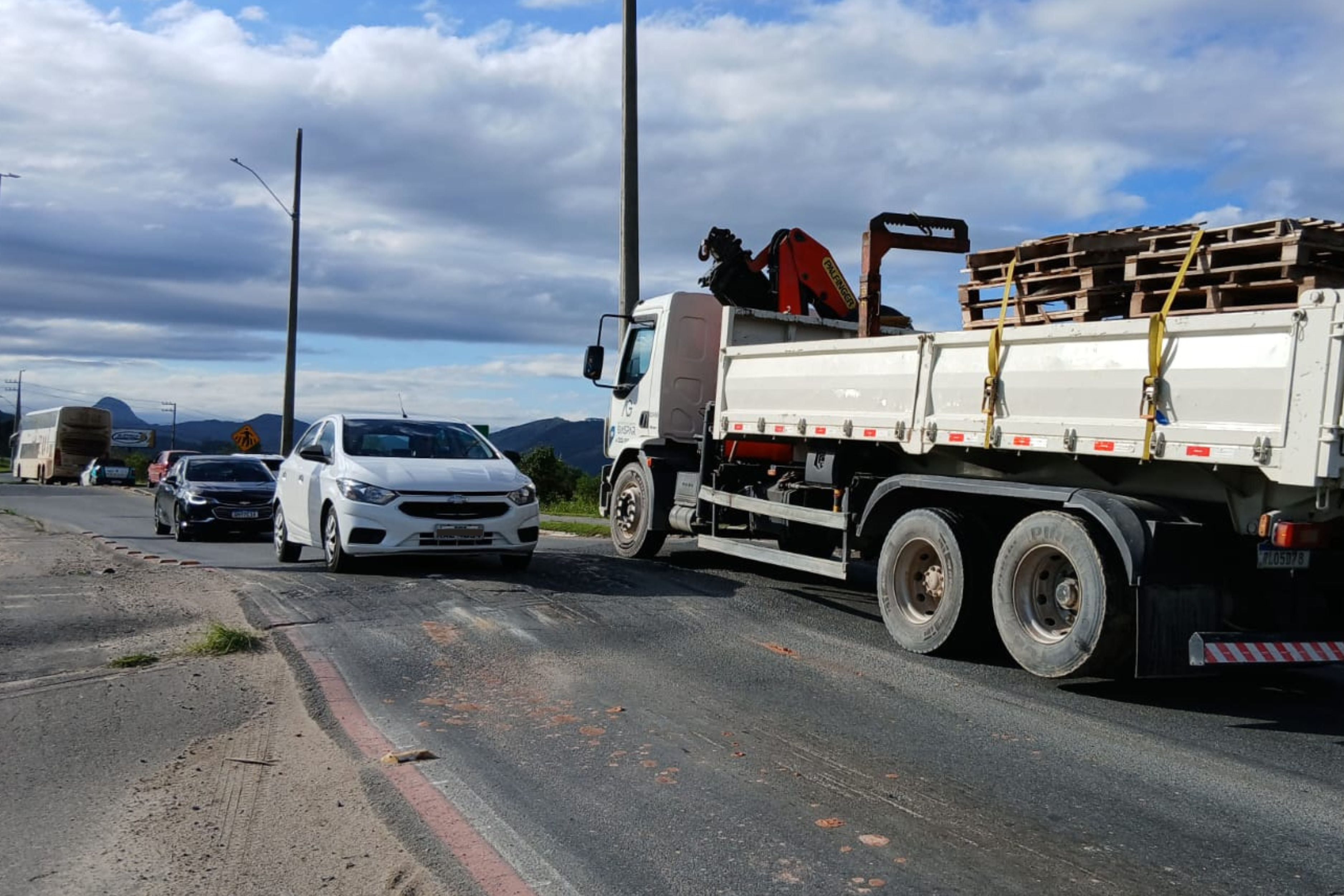Cinco anos ap�s inaugura��o, Avenida Helmuth Wehmuth acumula problemas