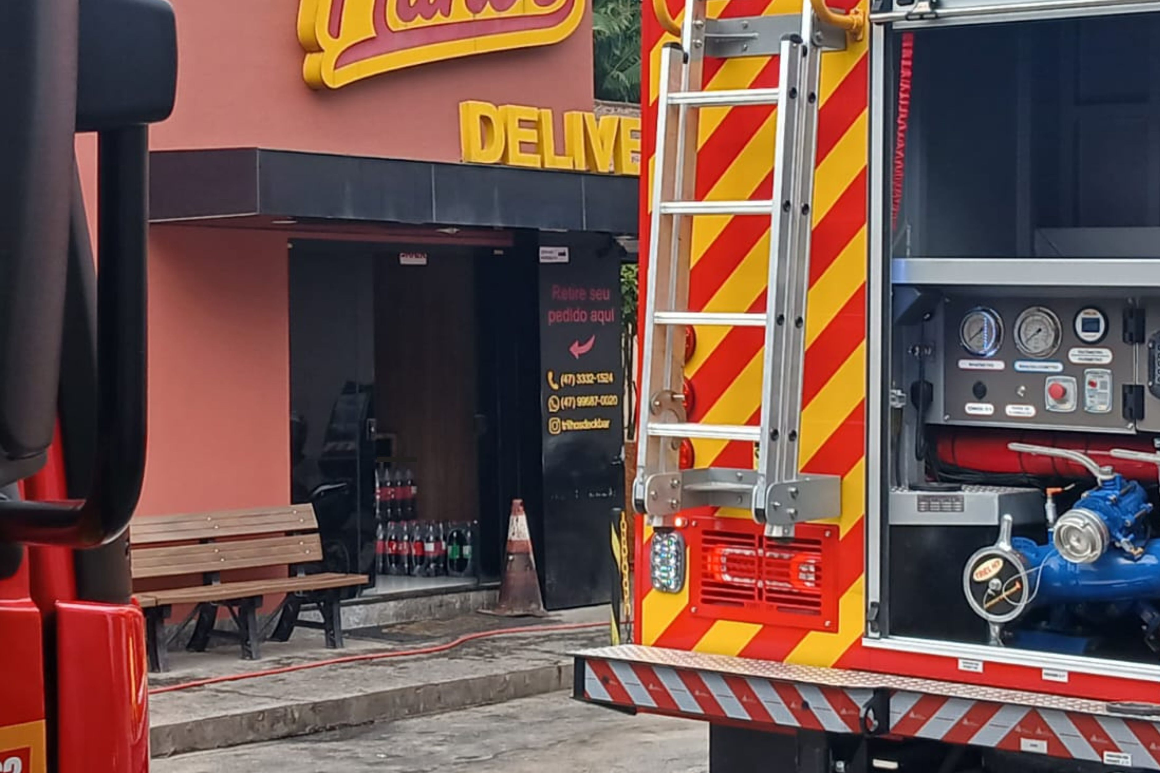 Princ�pio de inc�ndio atinge restaurante no Centro de Gaspar