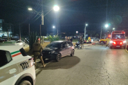 Colisão entre carro e moto deixa jovem ferido no trevo da antigo Parolli